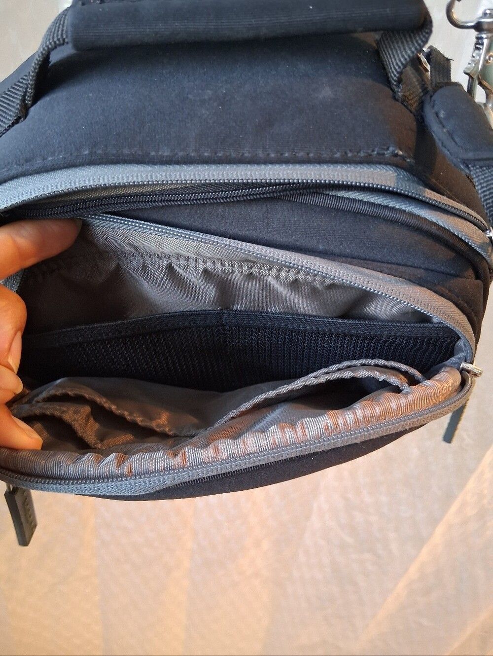 Kenneth Cole Compact Camera Case - Picture 8 of 12